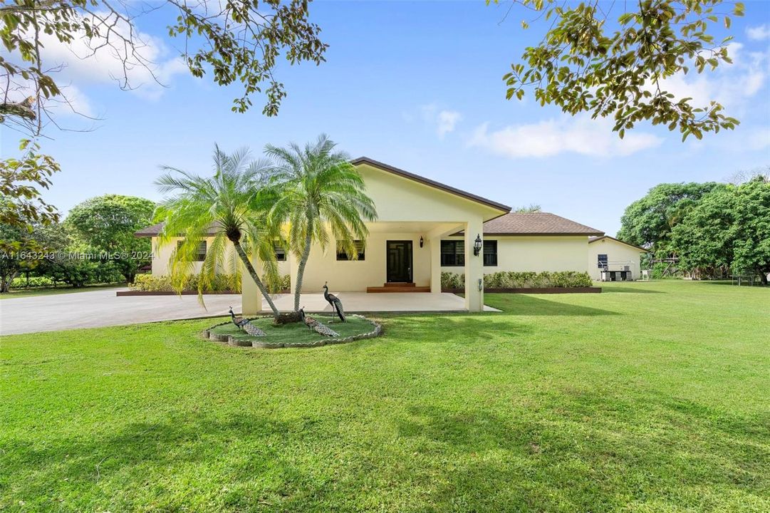 For Sale: $1,050,000 (4 beds, 2 baths, 2358 Square Feet)