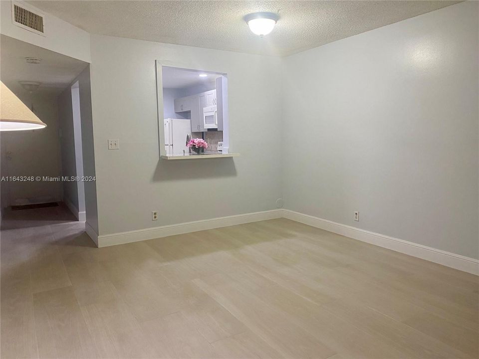 Recently Rented: $1,750 (2 beds, 2 baths, 990 Square Feet)