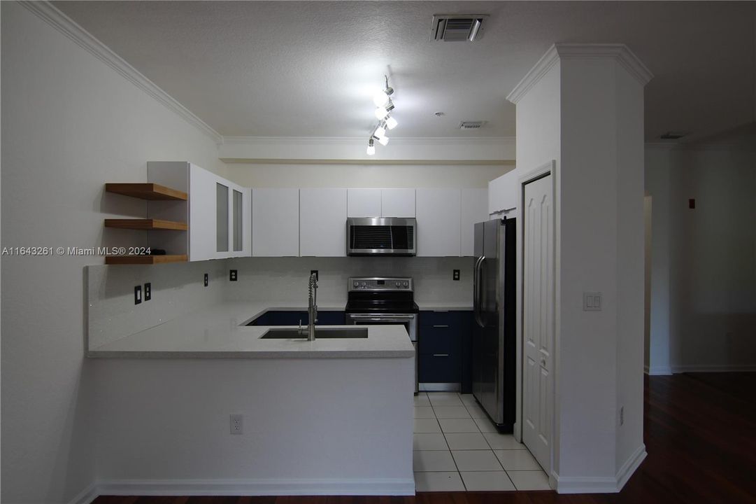 Active With Contract: $2,450 (2 beds, 2 baths, 1205 Square Feet)