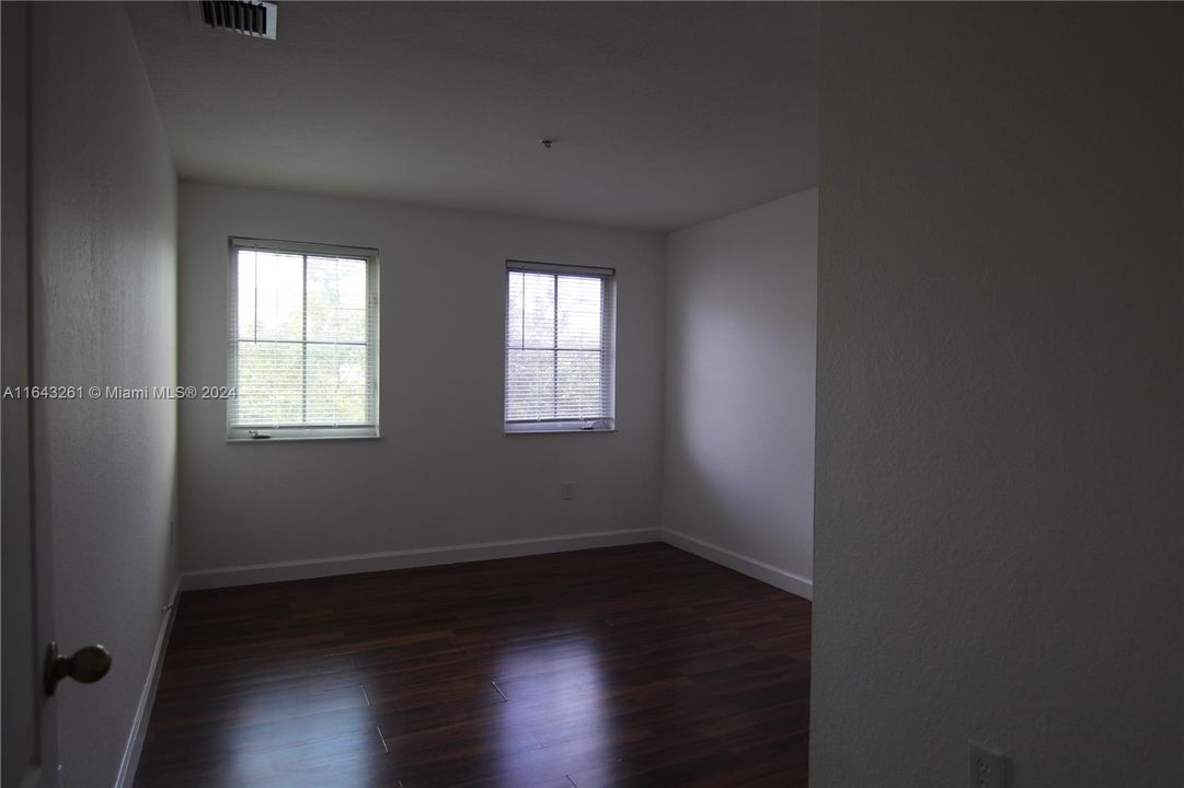 Active With Contract: $2,450 (2 beds, 2 baths, 1205 Square Feet)