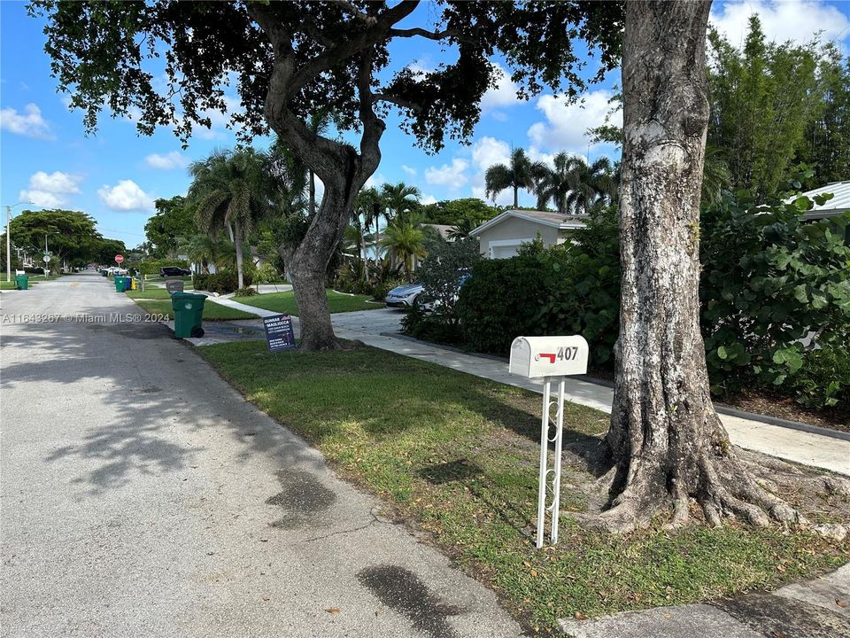 Active With Contract: $575,000 (2 beds, 2 baths, 1227 Square Feet)