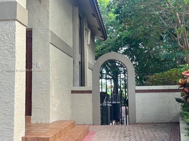 En Venta: $654,000 (3 camas, 3 baños, 2303 Pies cuadrados)