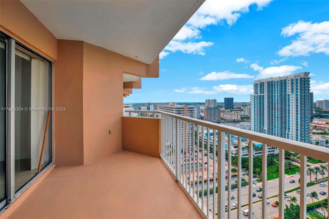 Recently Sold: $479,500 (2 beds, 2 baths, 1240 Square Feet)