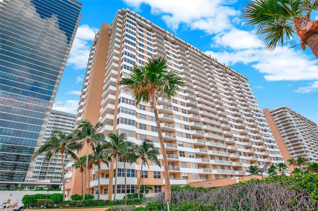 Recently Sold: $479,500 (2 beds, 2 baths, 1240 Square Feet)