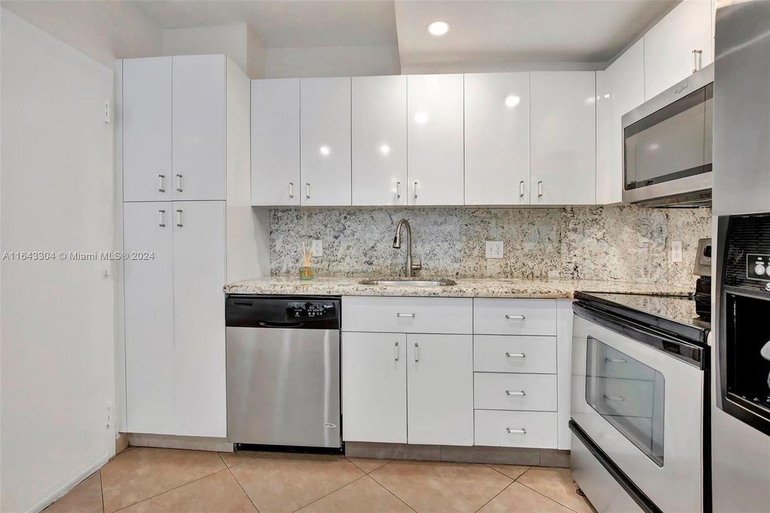 Recently Sold: $479,500 (2 beds, 2 baths, 1240 Square Feet)