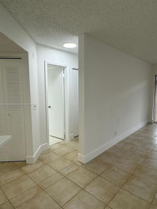 Active With Contract: $2,200 (2 beds, 2 baths, 984 Square Feet)