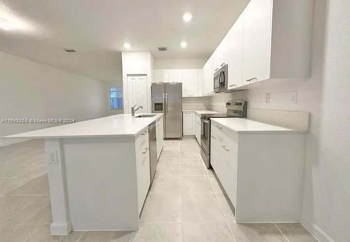 Active With Contract: $4,250 (4 beds, 2 baths, 1983 Square Feet)