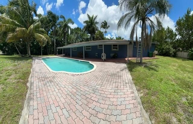 Active With Contract: $5,950 (4 beds, 3 baths, 2352 Square Feet)