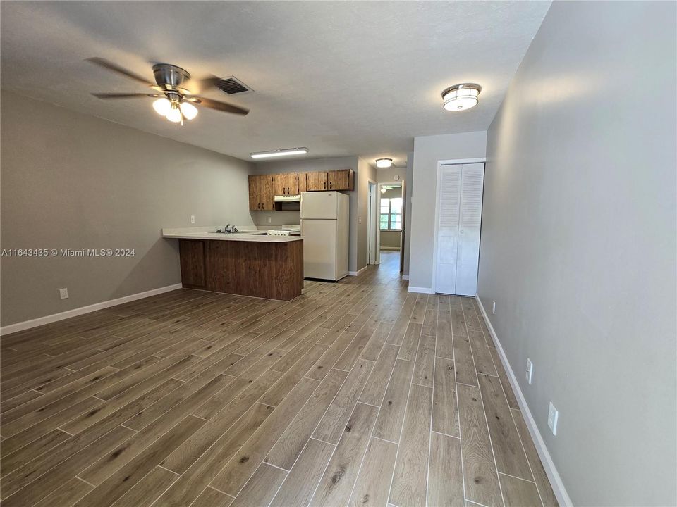 Recently Rented: $1,425 (1 beds, 1 baths, 2368 Square Feet)