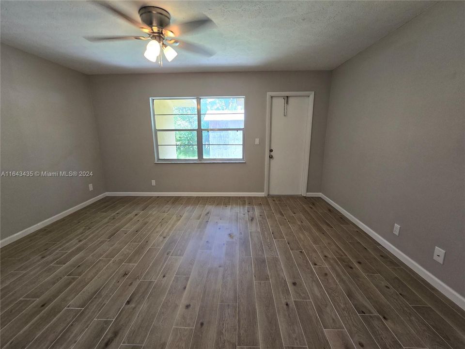 Recently Rented: $1,425 (1 beds, 1 baths, 2368 Square Feet)