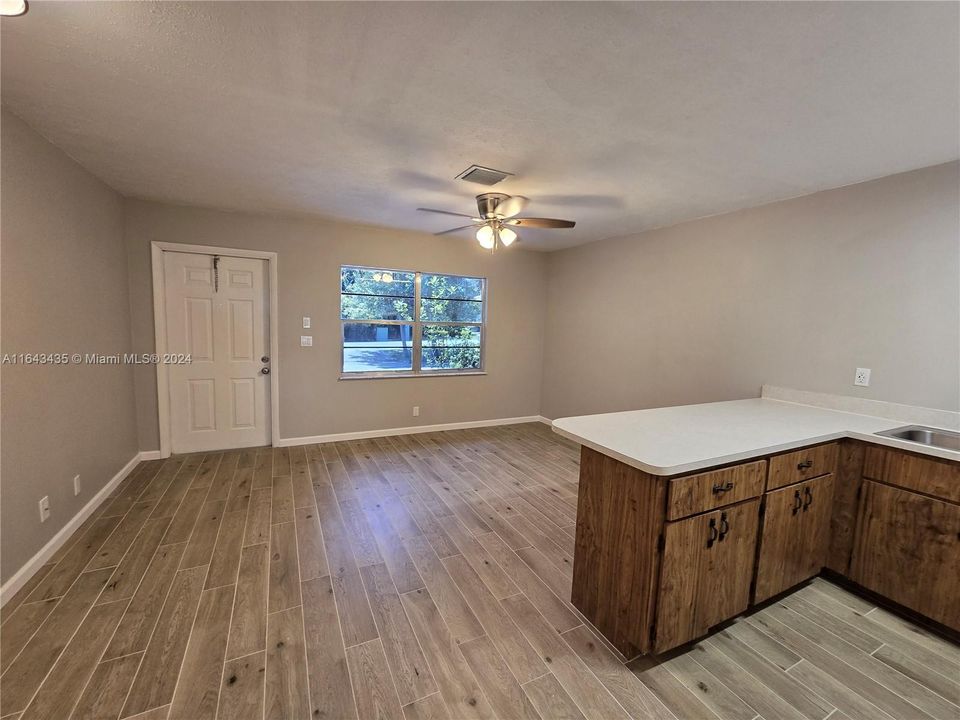 Recently Rented: $1,425 (1 beds, 1 baths, 2368 Square Feet)