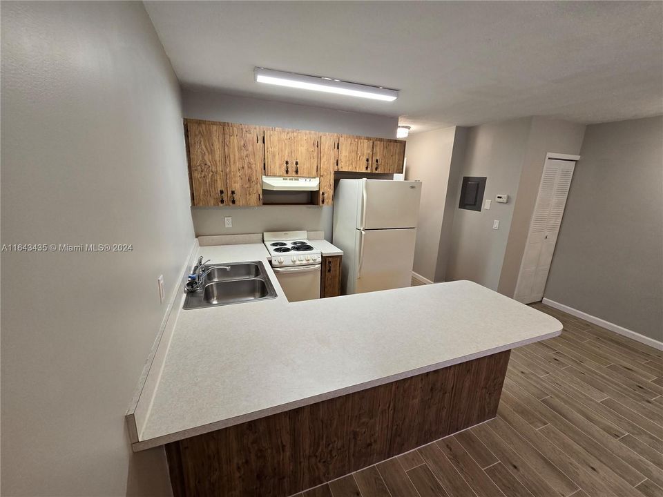 Recently Rented: $1,425 (1 beds, 1 baths, 2368 Square Feet)