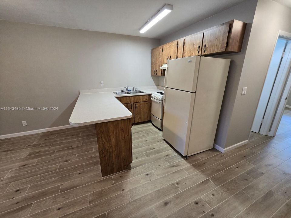 Recently Rented: $1,425 (1 beds, 1 baths, 2368 Square Feet)