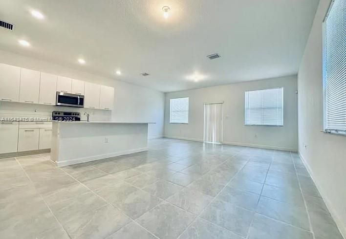 Active With Contract: $4,250 (4 beds, 2 baths, 1820 Square Feet)