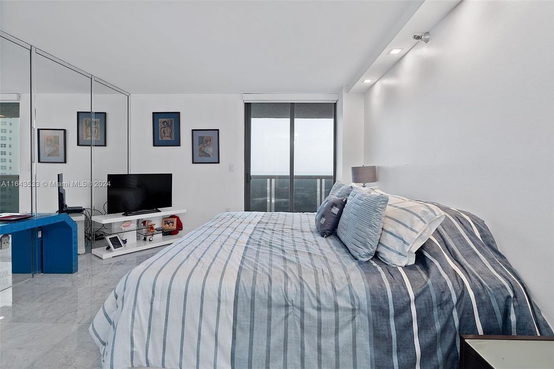 For Sale: $565,000 (2 beds, 2 baths, 1146 Square Feet)