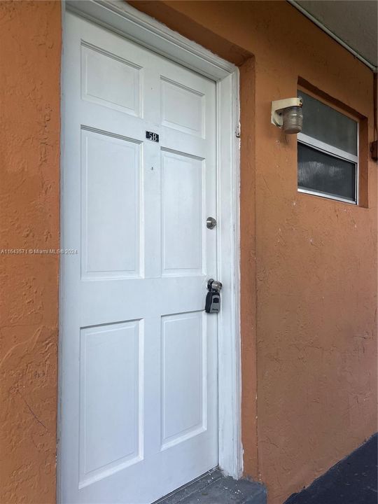 For Rent: $2,000 (2 beds, 1 baths, 1075 Square Feet)