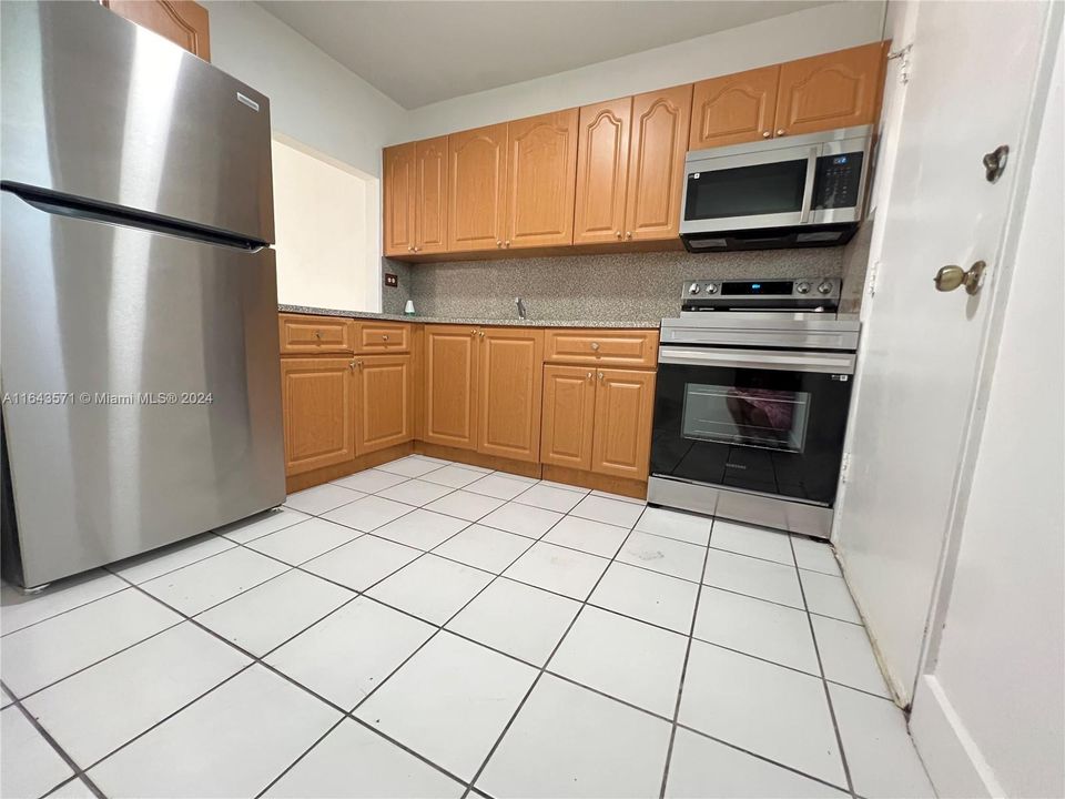 For Rent: $2,000 (2 beds, 1 baths, 1075 Square Feet)