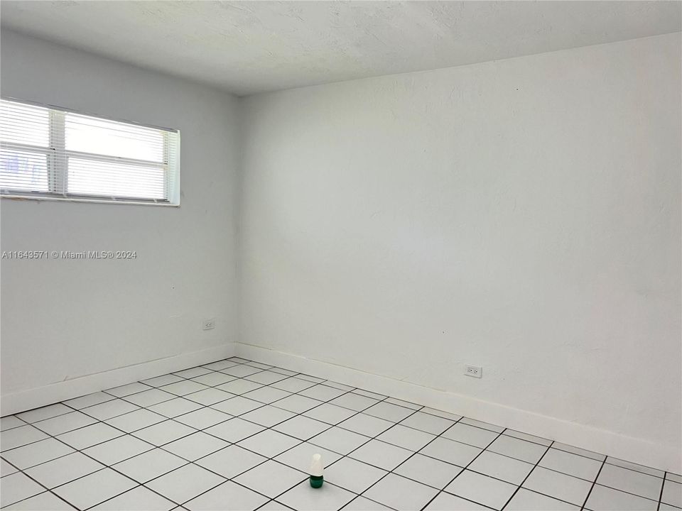 For Rent: $2,000 (2 beds, 1 baths, 1075 Square Feet)