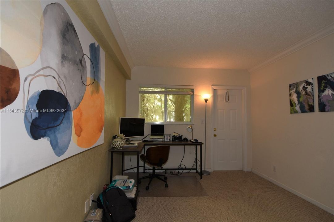 Active With Contract: $1,850 (2 beds, 1 baths, 610 Square Feet)