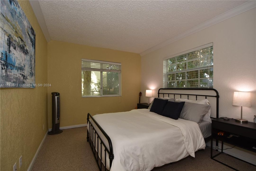 Active With Contract: $1,850 (2 beds, 1 baths, 610 Square Feet)