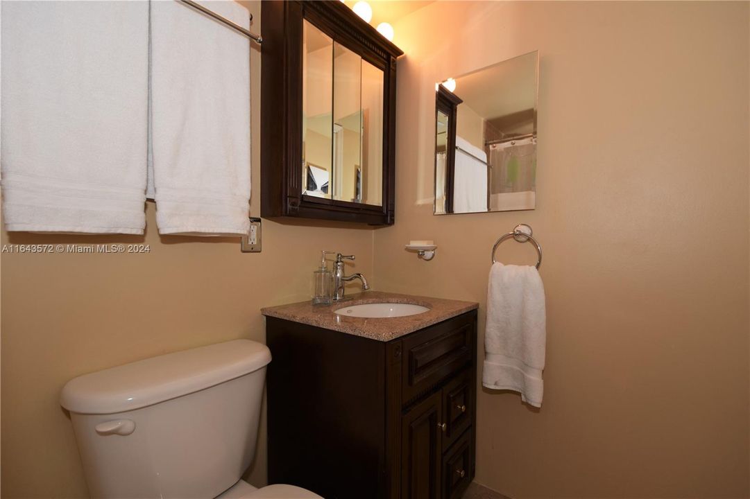 Active With Contract: $1,850 (2 beds, 1 baths, 610 Square Feet)