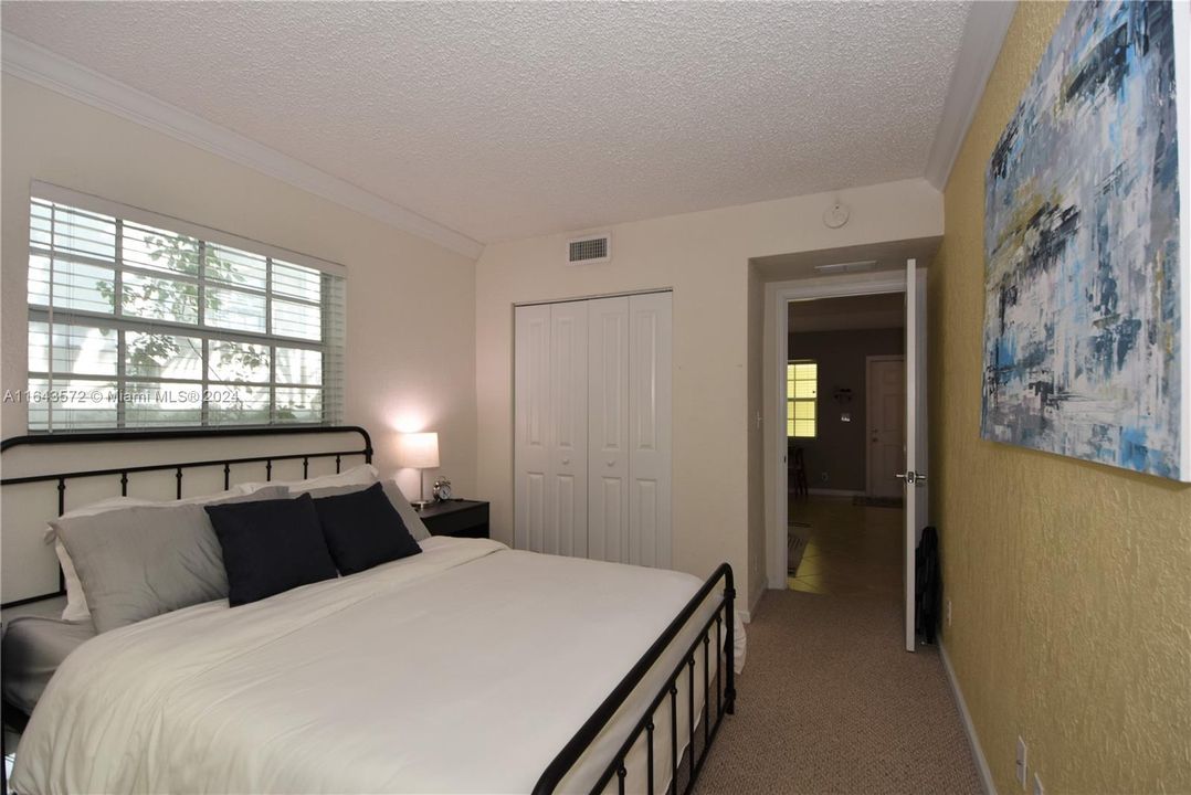 Active With Contract: $1,850 (2 beds, 1 baths, 610 Square Feet)