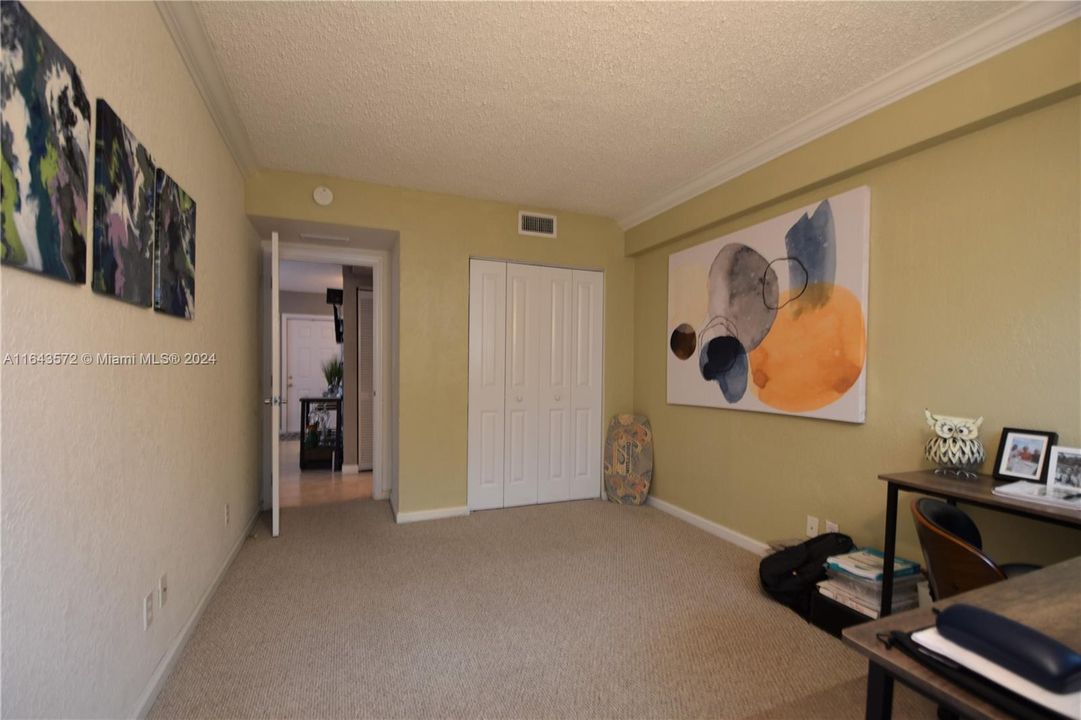 Active With Contract: $1,850 (2 beds, 1 baths, 610 Square Feet)