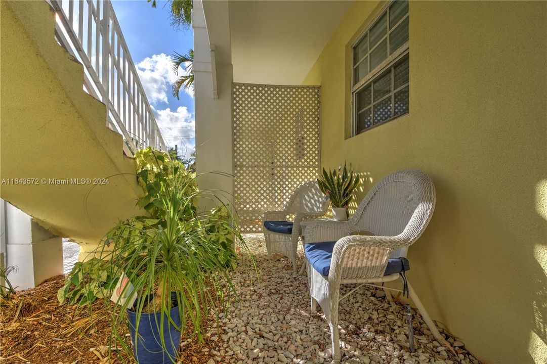 Active With Contract: $1,850 (2 beds, 1 baths, 610 Square Feet)