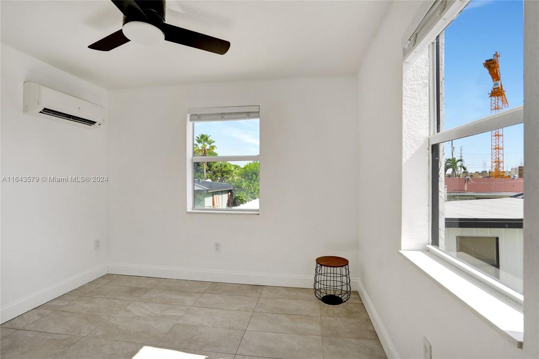 Active With Contract: $1,850 (1 beds, 1 baths, 3009 Square Feet)