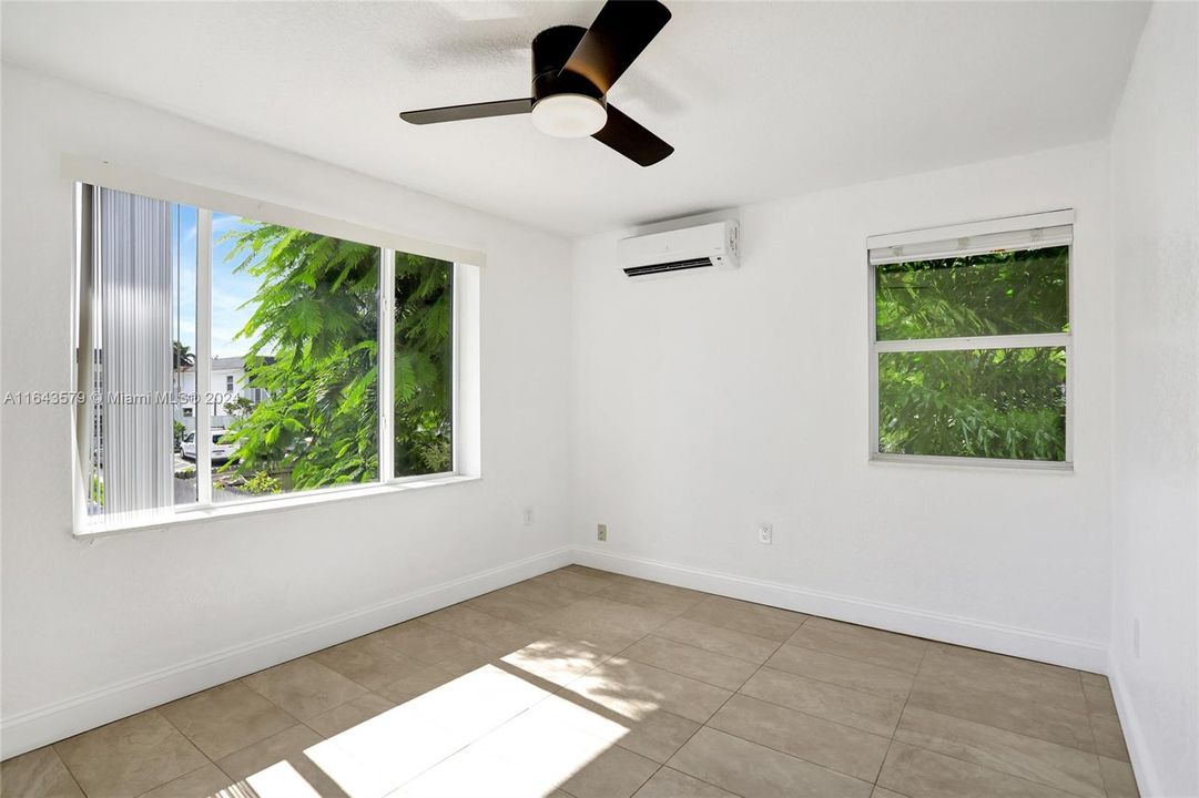 Active With Contract: $1,850 (1 beds, 1 baths, 3009 Square Feet)