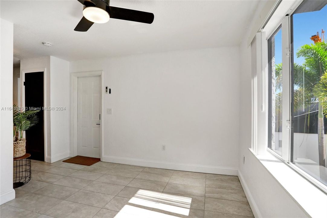 Active With Contract: $1,850 (1 beds, 1 baths, 3009 Square Feet)