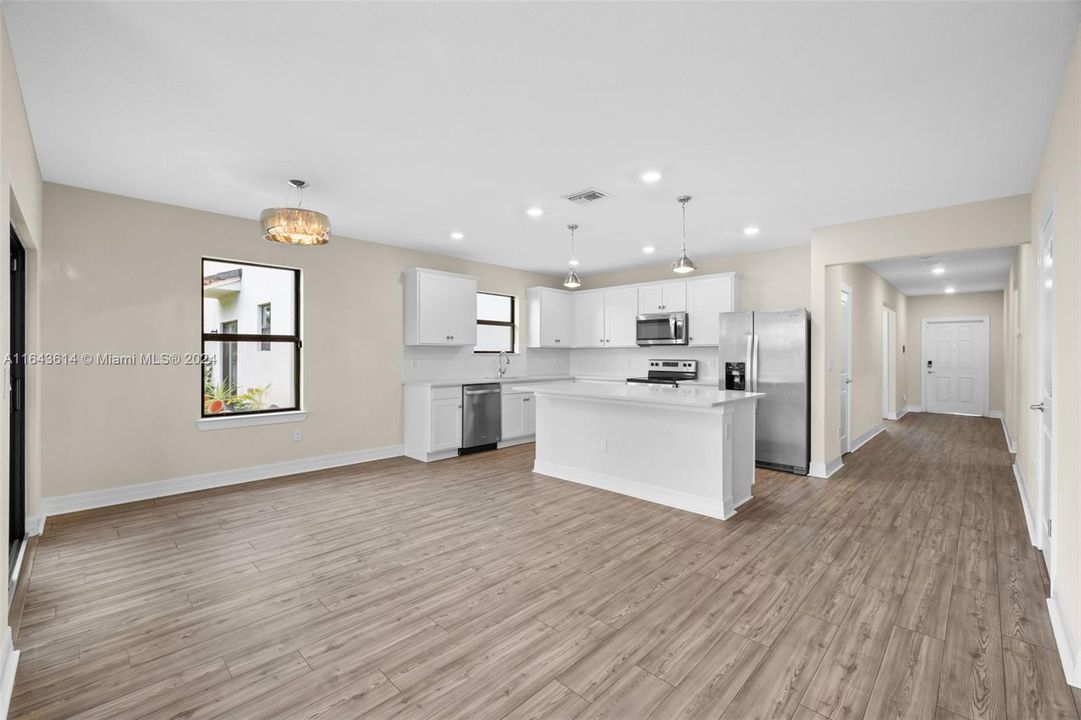 For Sale: $610,000 (4 beds, 2 baths, 1828 Square Feet)