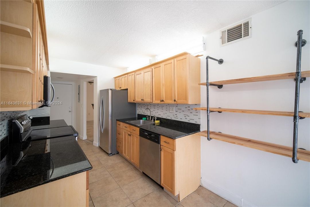 For Sale: $240,000 (2 beds, 2 baths, 1674 Square Feet)