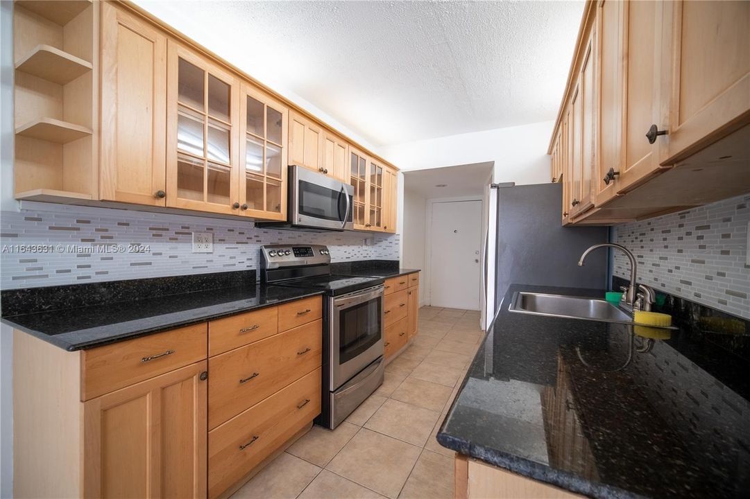 For Sale: $240,000 (2 beds, 2 baths, 1674 Square Feet)