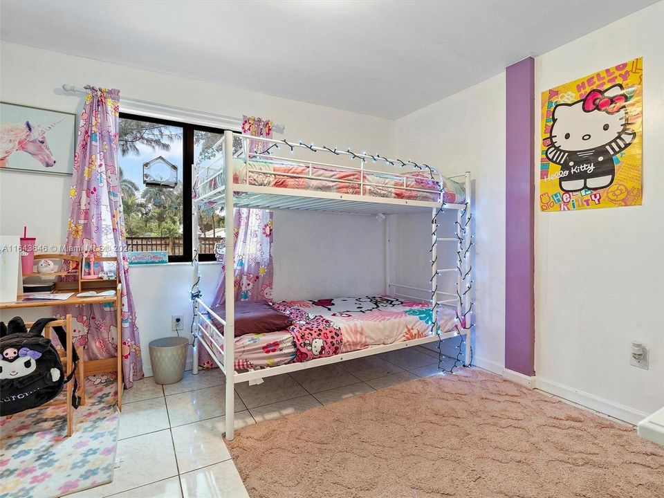 Recently Sold: $899,000 (6 beds, 4 baths, 4092 Square Feet)