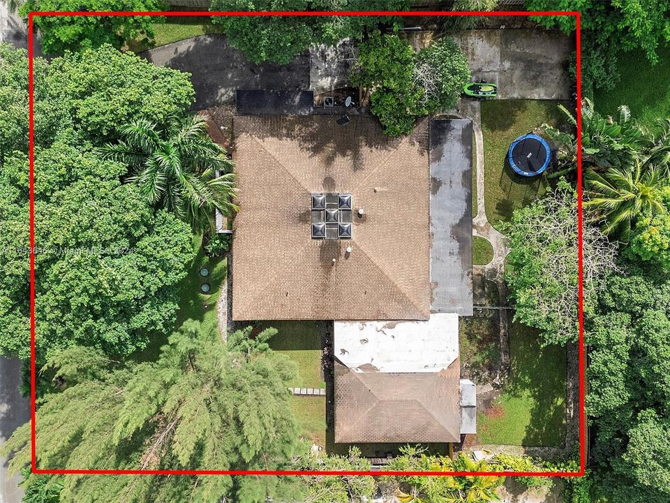 Recently Sold: $899,000 (6 beds, 4 baths, 4092 Square Feet)