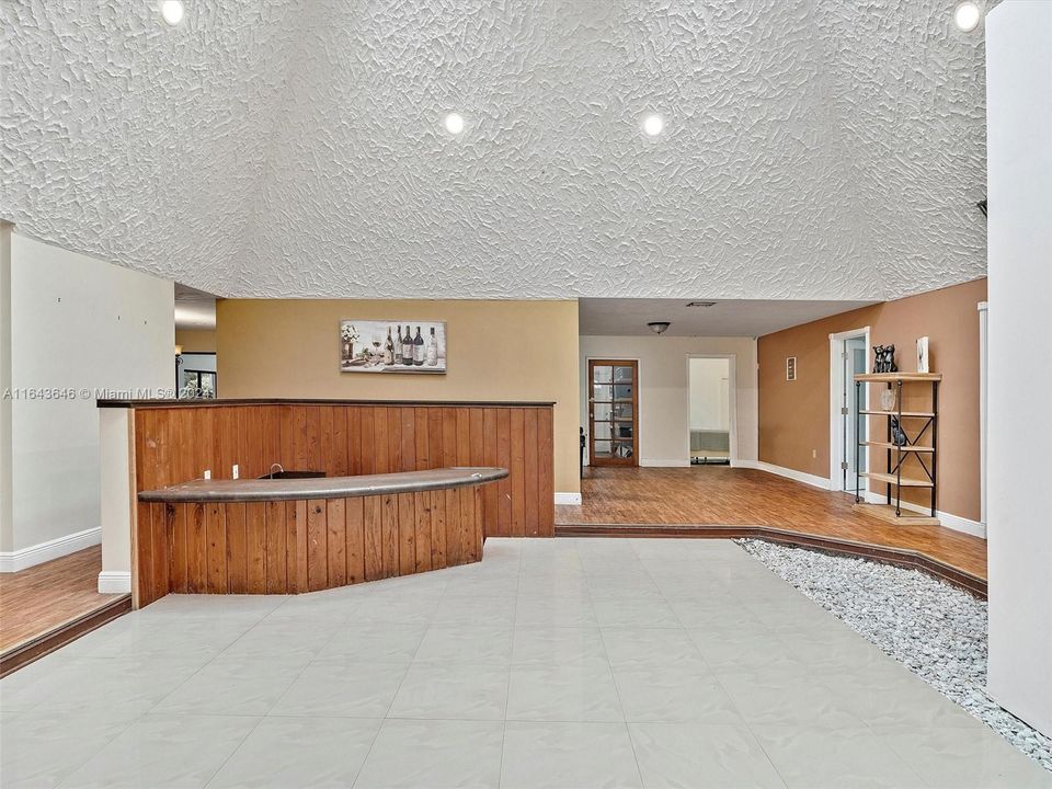 Recently Sold: $899,000 (6 beds, 4 baths, 4092 Square Feet)