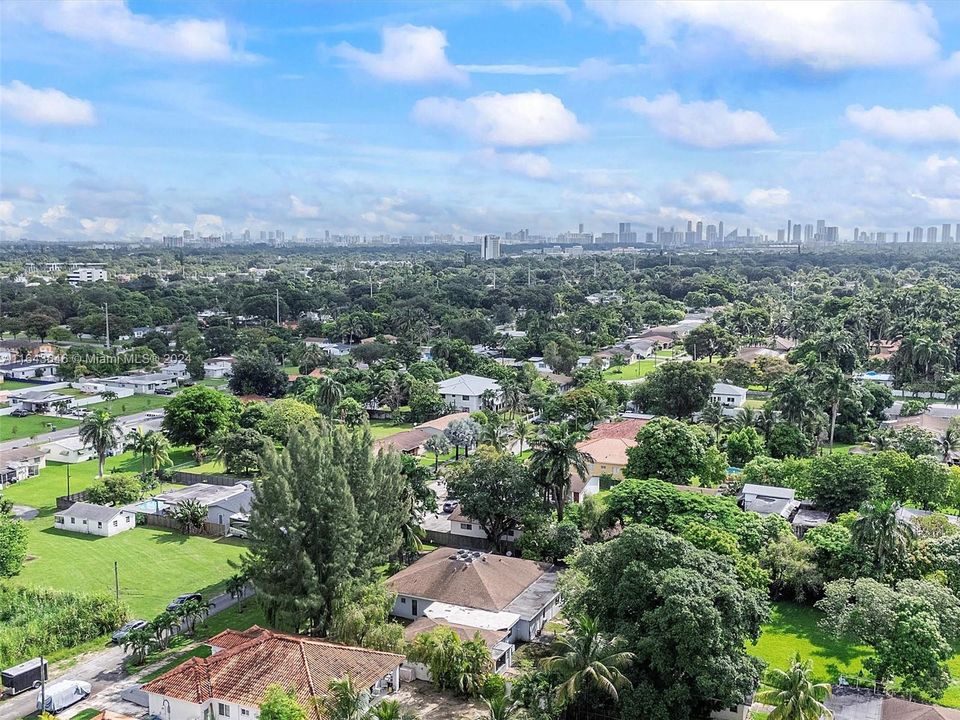 Recently Sold: $899,000 (6 beds, 4 baths, 4092 Square Feet)