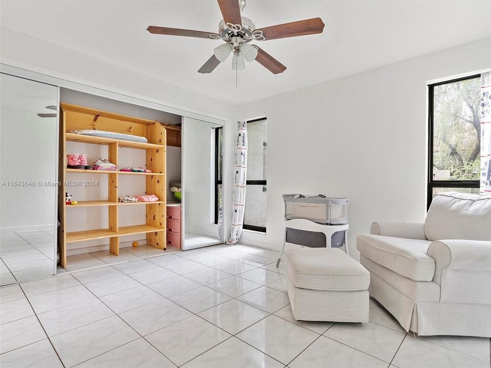 Recently Sold: $899,000 (6 beds, 4 baths, 4092 Square Feet)