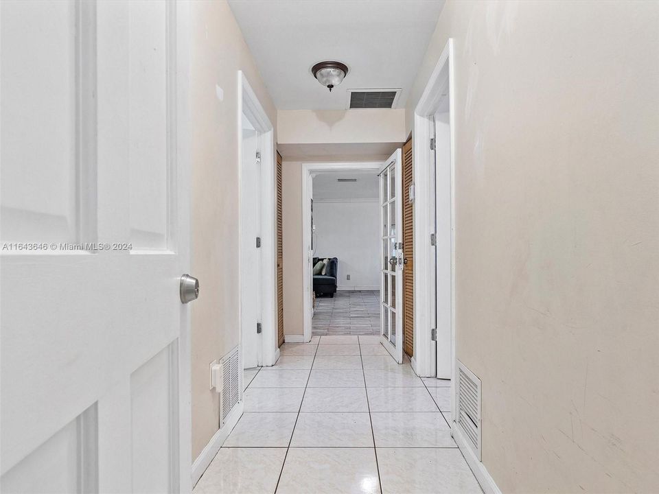 Recently Sold: $899,000 (6 beds, 4 baths, 4092 Square Feet)