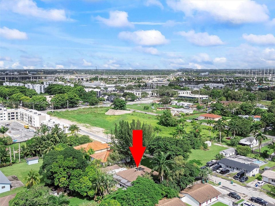 Recently Sold: $899,000 (6 beds, 4 baths, 4092 Square Feet)