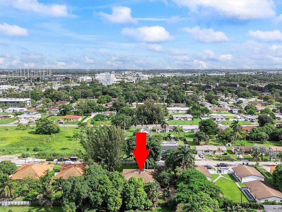 Recently Sold: $899,000 (6 beds, 4 baths, 4092 Square Feet)