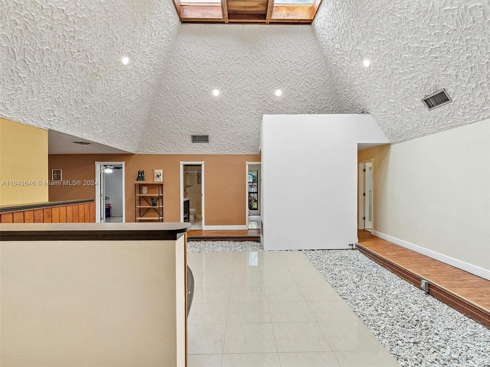 Recently Sold: $899,000 (6 beds, 4 baths, 4092 Square Feet)