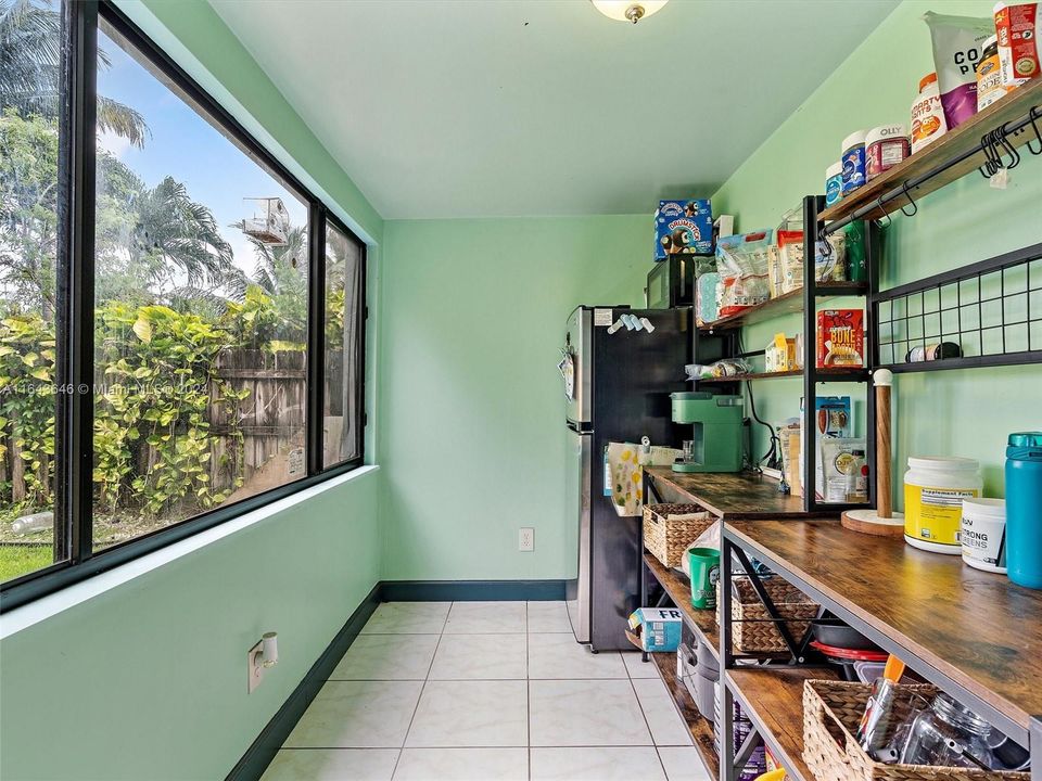 Recently Sold: $899,000 (6 beds, 4 baths, 4092 Square Feet)