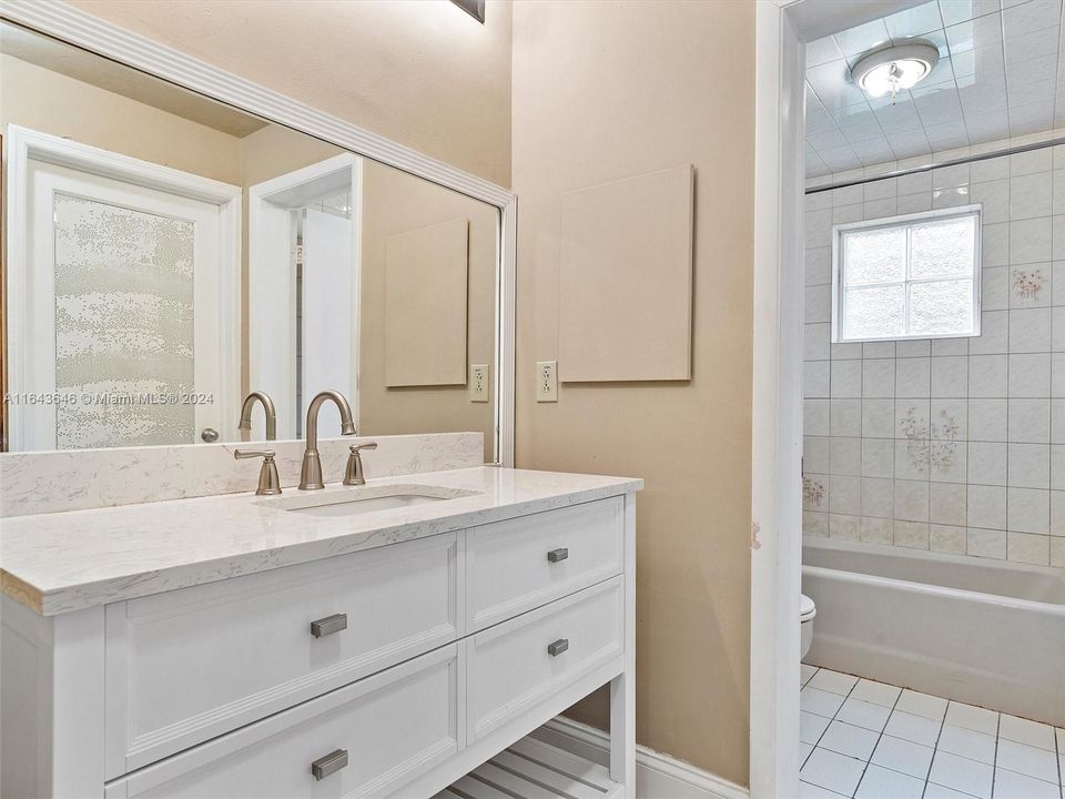 Recently Sold: $899,000 (6 beds, 4 baths, 4092 Square Feet)