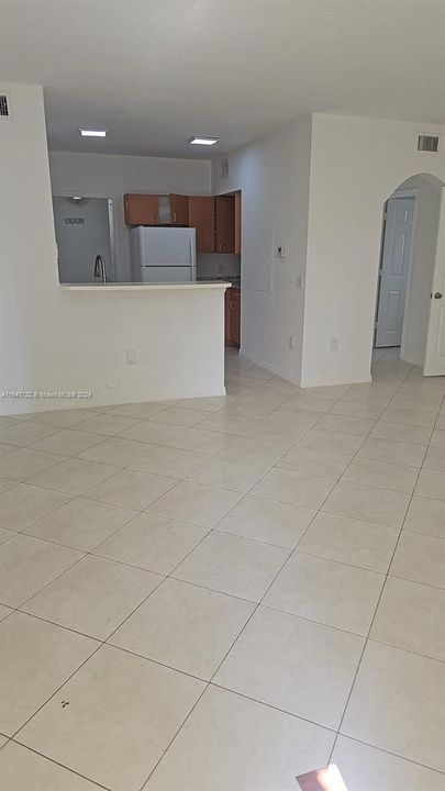 Active With Contract: $2,050 (2 beds, 2 baths, 1088 Square Feet)