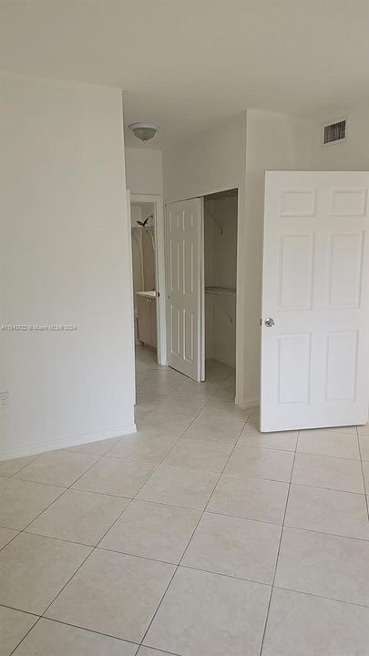 Active With Contract: $2,050 (2 beds, 2 baths, 1088 Square Feet)