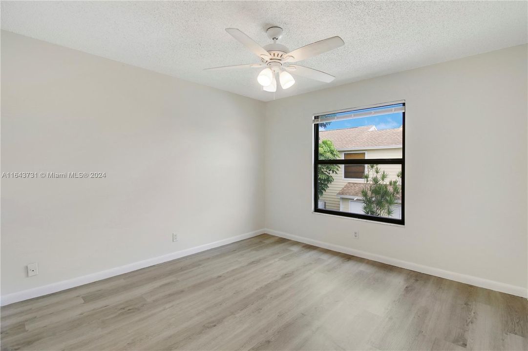 For Sale: $309,999 (2 beds, 2 baths, 1284 Square Feet)