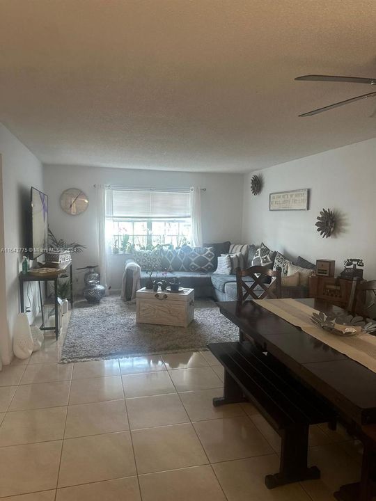 Recently Rented: $1,850 (2 beds, 2 baths, 1054 Square Feet)