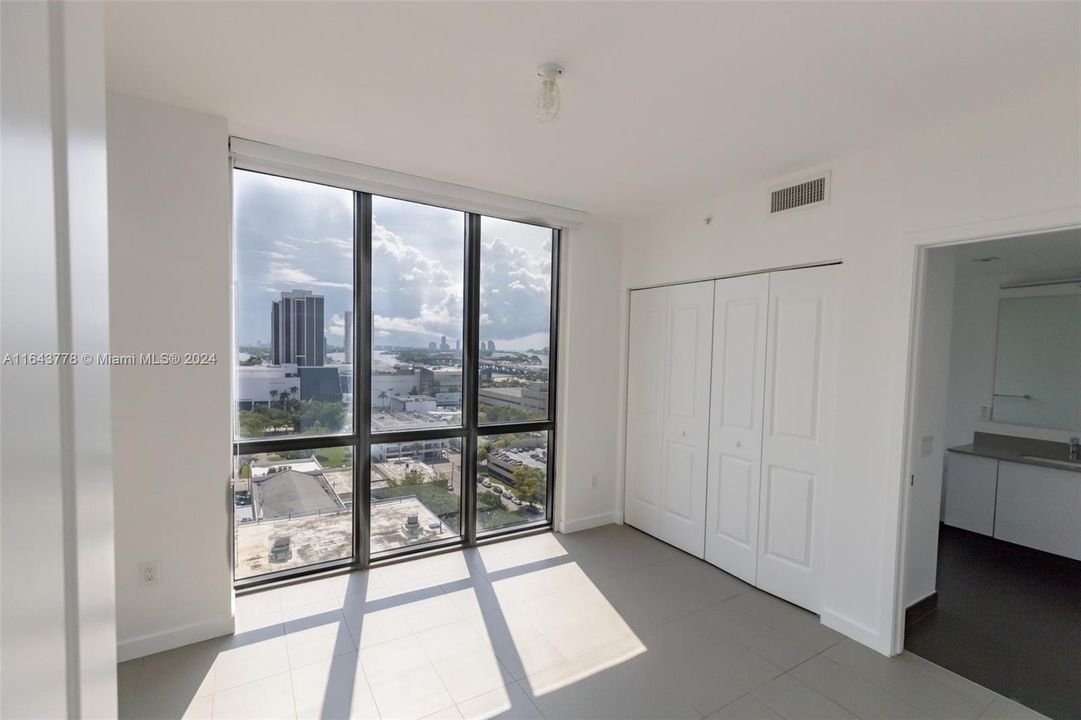 For Sale: $580,000 (2 beds, 2 baths, 1009 Square Feet)